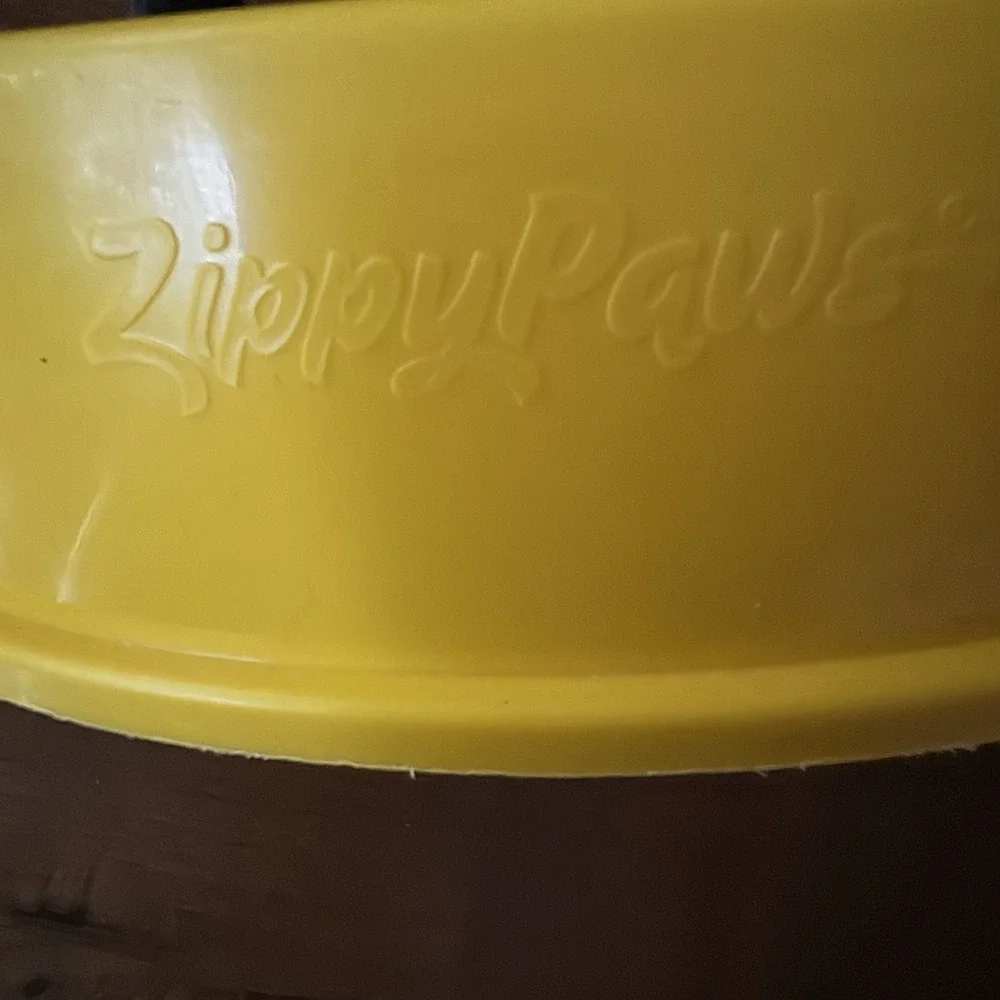 Slow Feed Pineapple Shaped Bowl For Dogs ZippyPaws Slower Eating Puzzle Non Slip